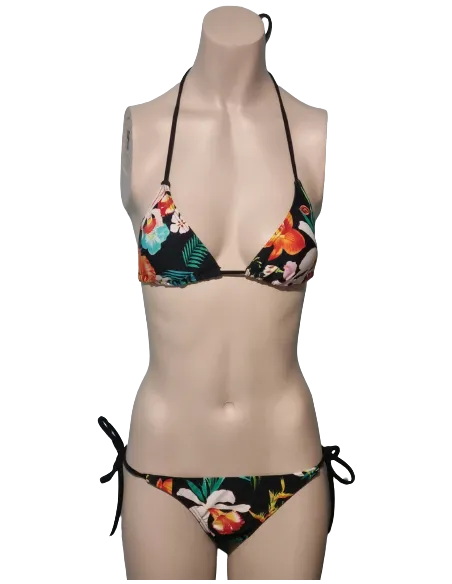 bikini rip curl exotic
idéal pour être la plus jolie sur la plage
80% POLYAMIDE/20% ELESTHANNE
TAILLE
